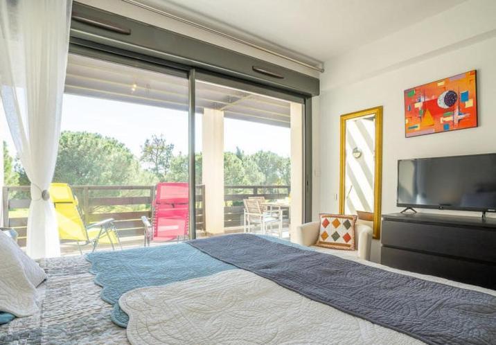 Vert Paradis - Vue Apaisante Sur Golf, Pins Parasols, 2E Etage - 80 M2 Dont Terrasse Avec Pergola, 2 Chambres, 3Et Iles, 3 Clim, Wifi - Piscine, Parking Et Park A Velos, Ascenseur - En Option Linge, Menage - Pistes Cyclables, Mer A Proximite Saint-Cyprien  Eksteriør billede